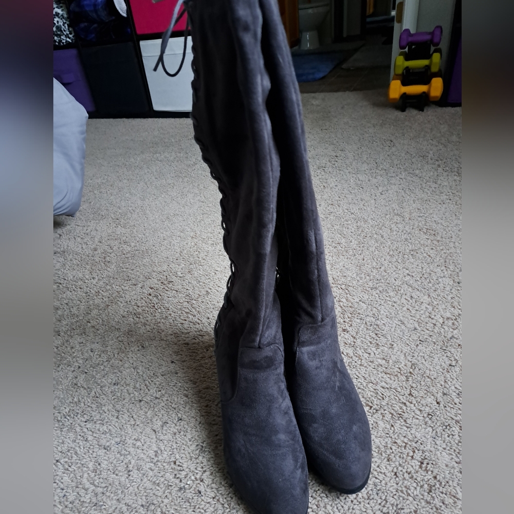Calf suede boots
